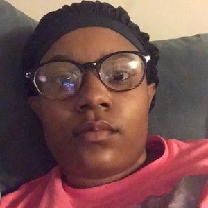 Meet your Posher, Monique